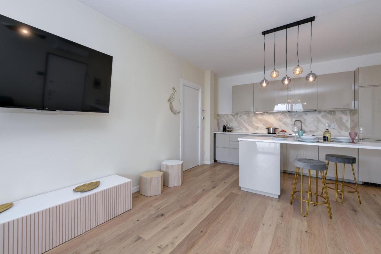 Opalia Residence - Garda Lake Lifestyle Apartment Пескьера-дель-Гарда Экстерьер фото