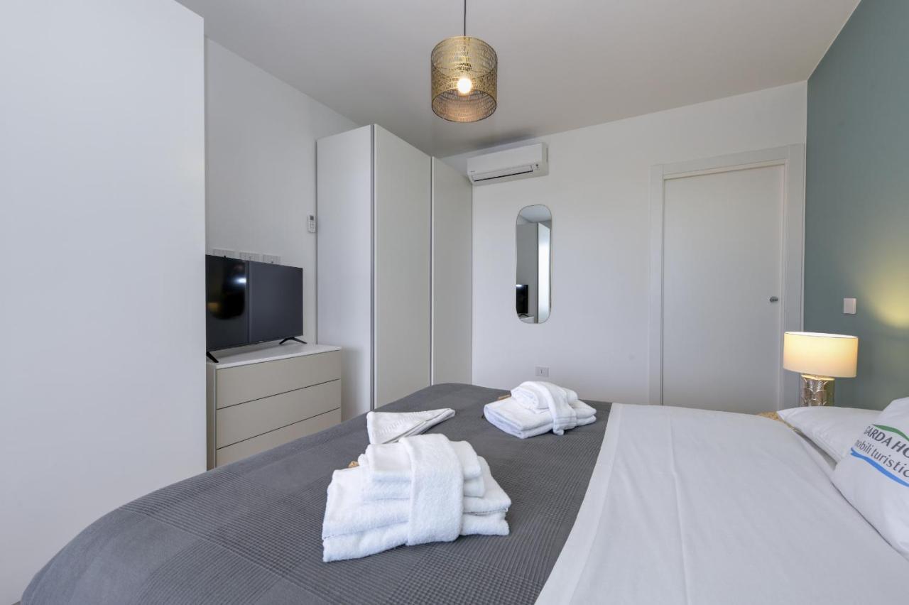 Opalia Residence - Garda Lake Lifestyle Apartment Пескьера-дель-Гарда Экстерьер фото