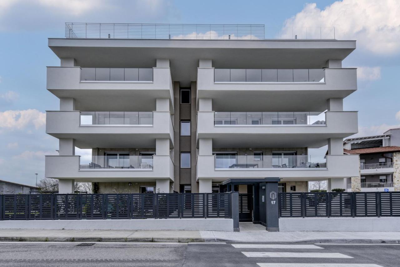 Opalia Residence - Garda Lake Lifestyle Apartment Пескьера-дель-Гарда Экстерьер фото