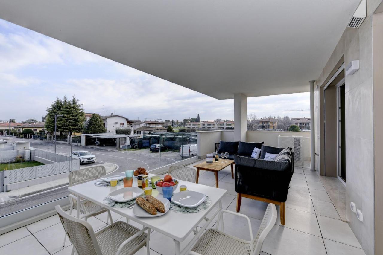 Opalia Residence - Garda Lake Lifestyle Apartment Пескьера-дель-Гарда Экстерьер фото
